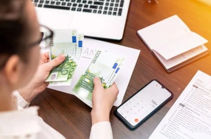 Gdzie wziąć pożyczkę dla zadłużonych? Sprawdź opcje i uniknij pułapek!