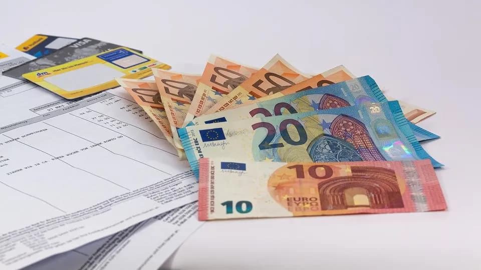 Jak zaksięgować zwrot nadpłaty za fakturę, aby uniknąć błędów?
