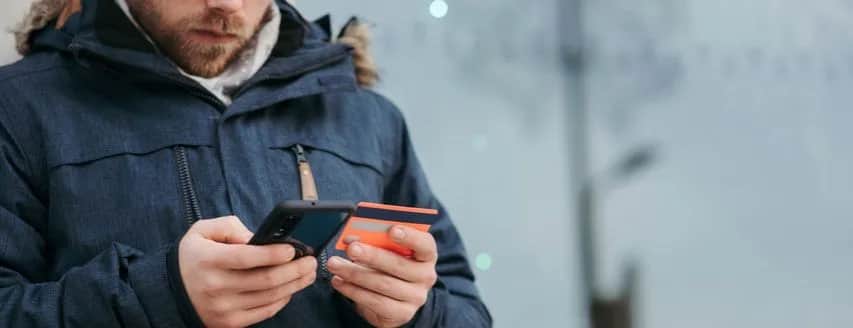 Jak ustalany jest limit debetu na karcie debetowej Santander?