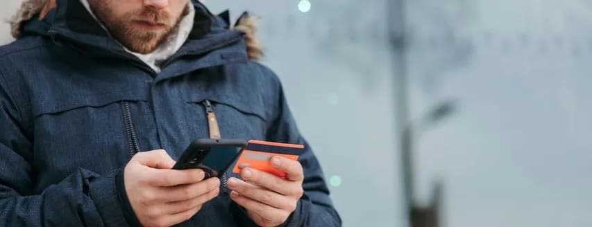 Jak ustalany jest limit debetu na karcie debetowej Santander?